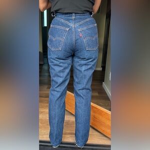 Vintage 1984 Levi's Women's Dark Blue Straight Leg Jeans
